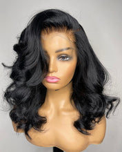 Charger l'image dans la galerie, Closures wigs Lola raw hair 16p
